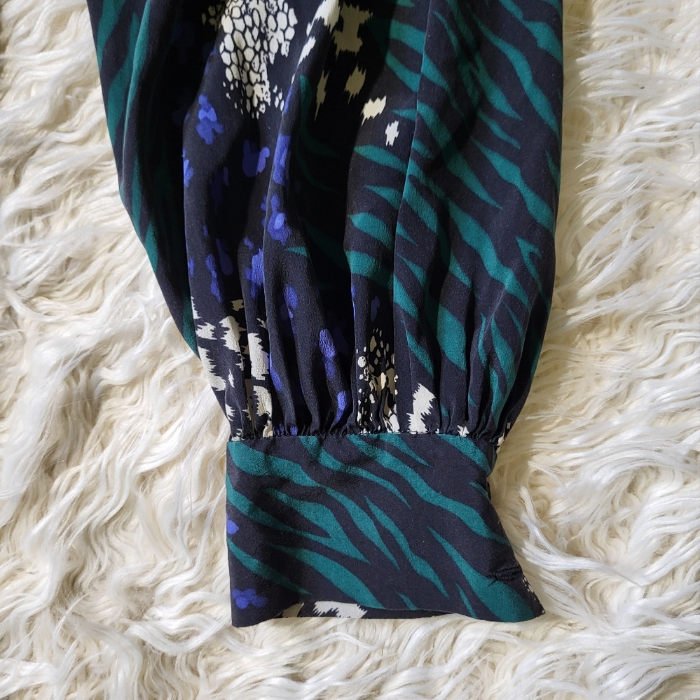 Veronica Beard Stretch Silk Blouse Buckley Black, Green and Blue Animal Print 8 - Picture 6 of 16